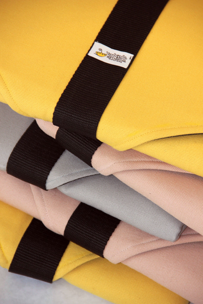 Waterproof portable changing mat with storage - mustard - Umbrella Amarela