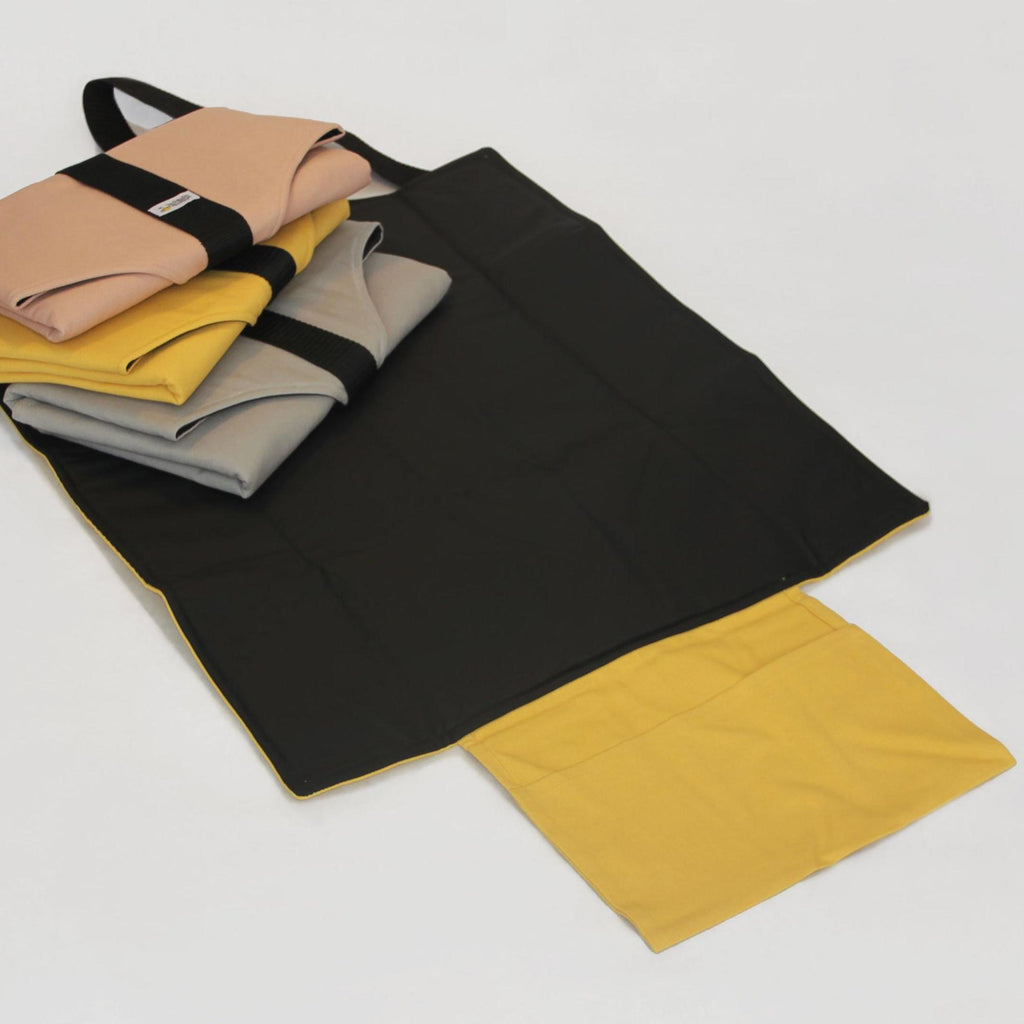 Waterproof portable changing mat with storage - turquoise - Umbrella Amarela