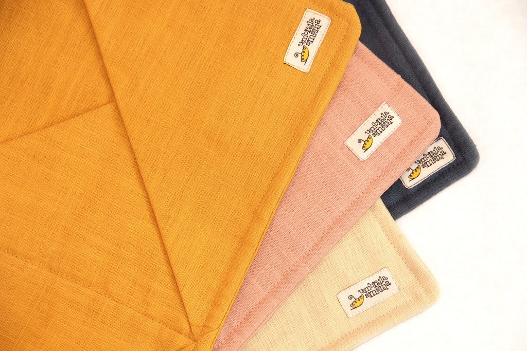 Hanging Linen Storage with Pockets - mustard - Umbrella Amarela
