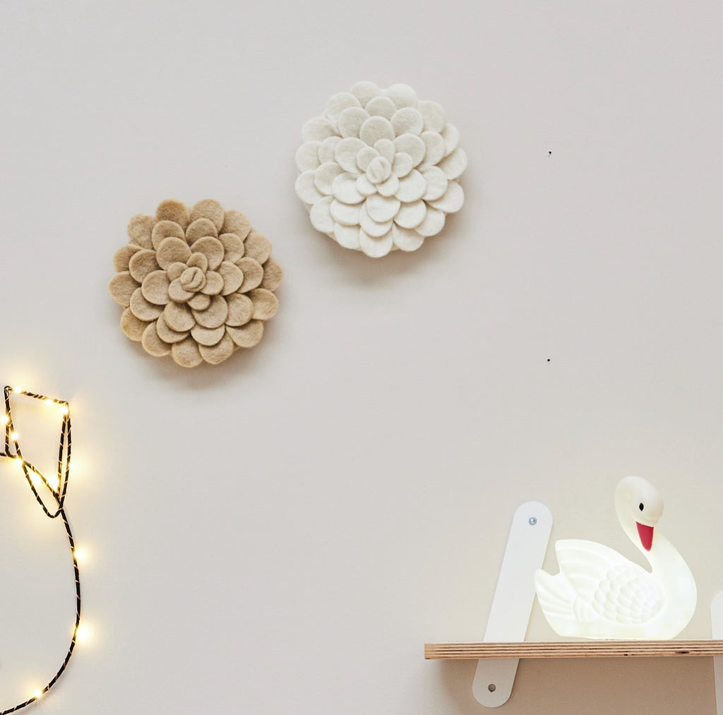 Wall decor felt flower - White