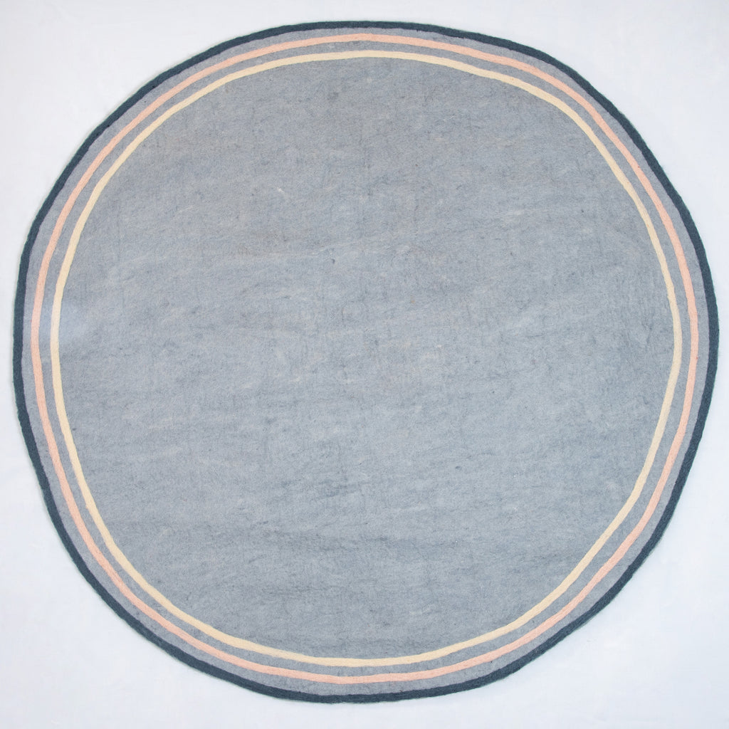 Round rug with thin stripes stripes - Grey Blue - Umbrella Amarela