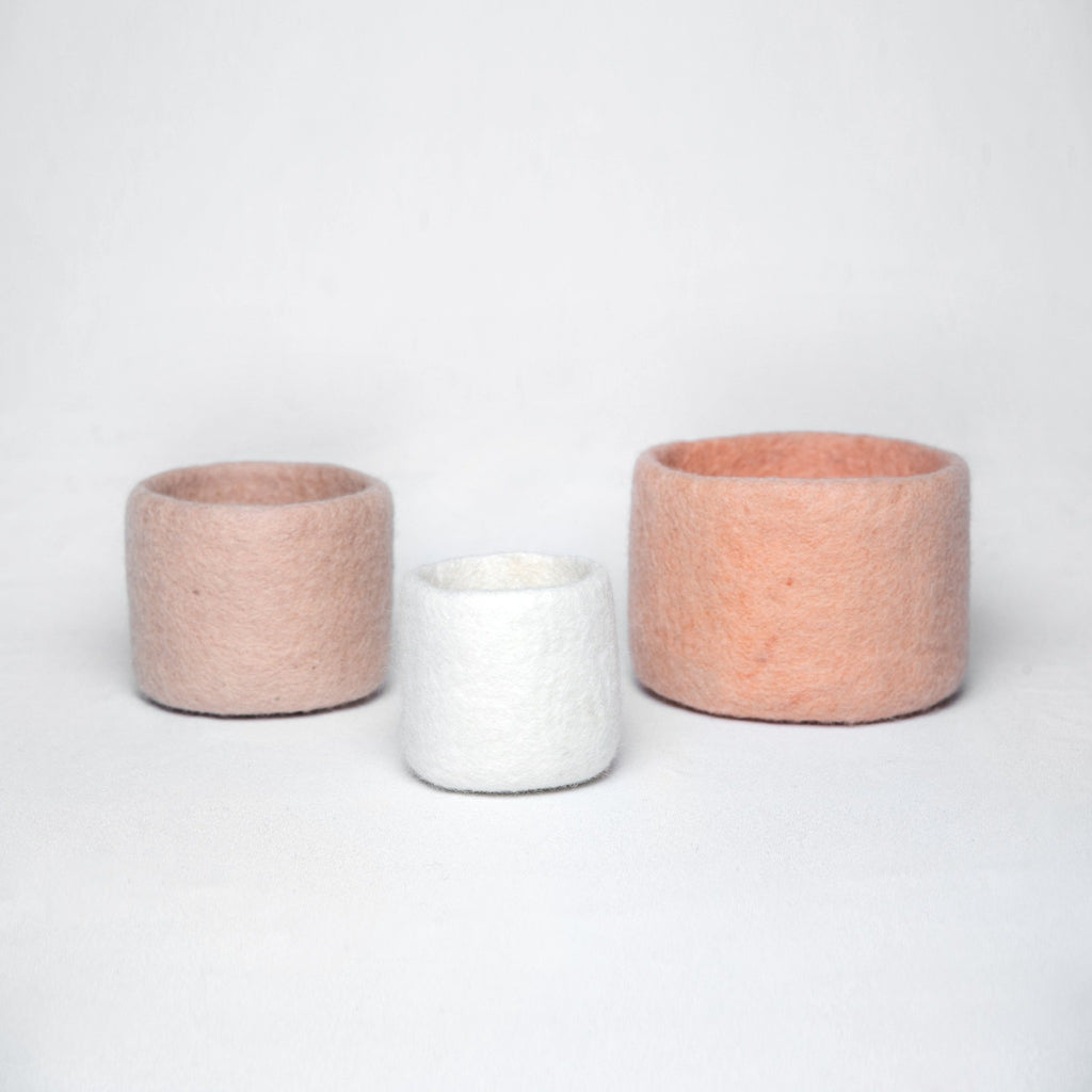 Set of 3 Felt Baskets - Coral, Toffee & Natural - Umbrella Amarela