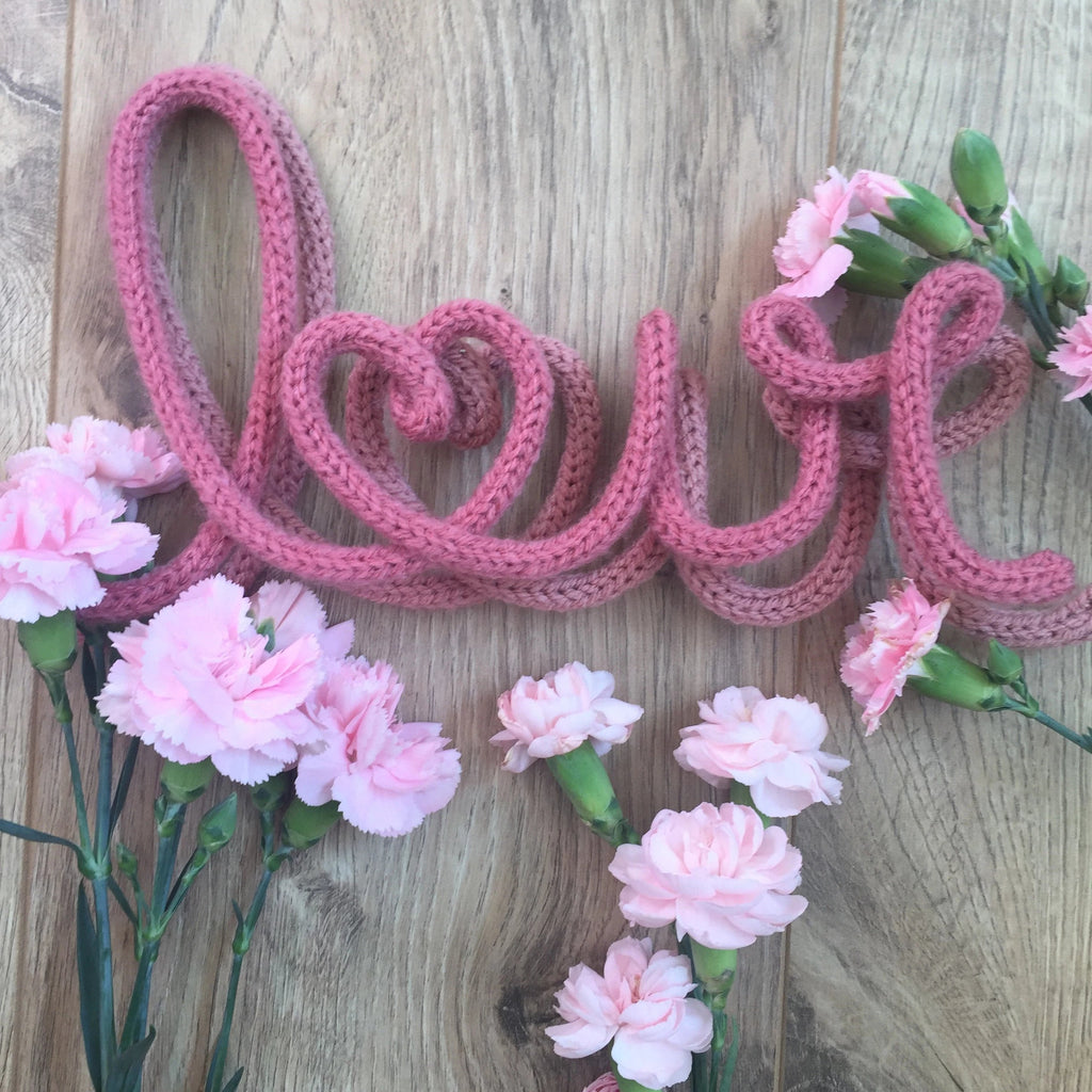 Knitted word  - Love (with heart) - Umbrella Amarela