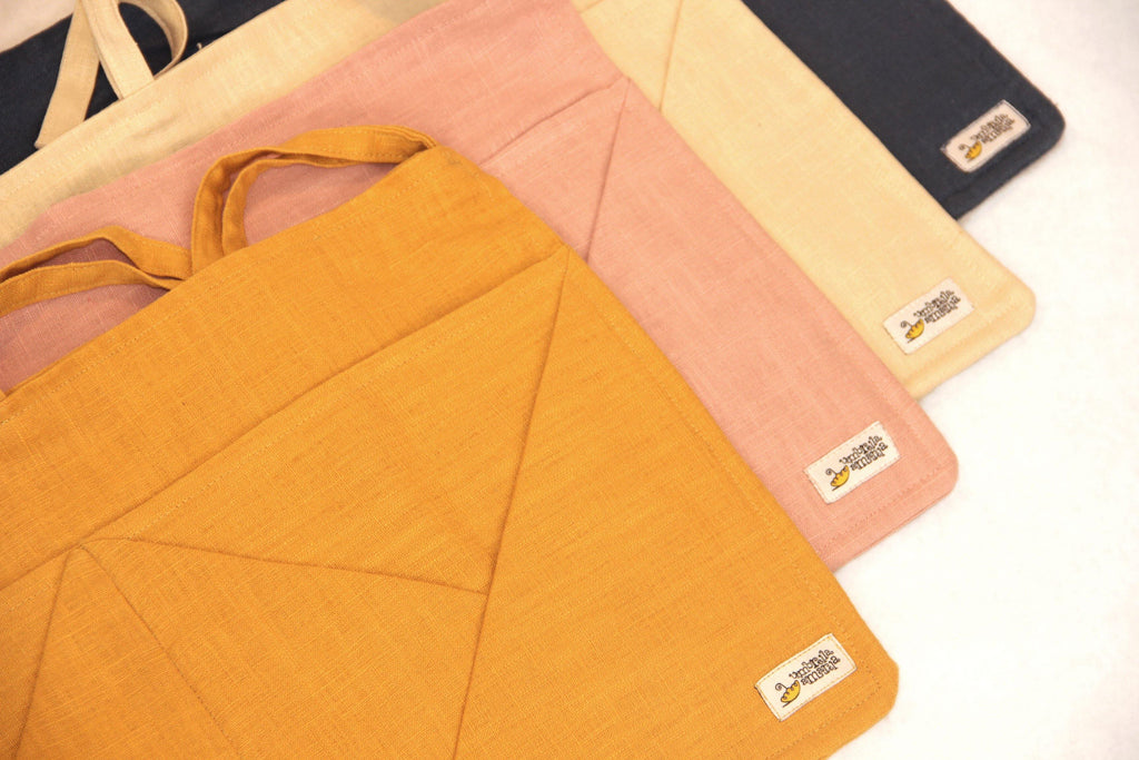 Hanging Linen Storage with Pockets - old pink - Umbrella Amarela